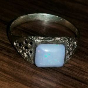 Vintage Solid 14k Gold Opal Ring